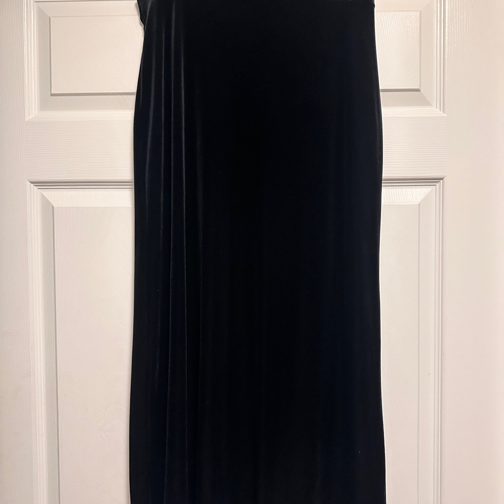 First Issue A Liz Claiborne Company Elegant Black Velvet Skirt size Medium